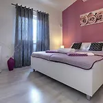 Iva فيلة ميدولين
